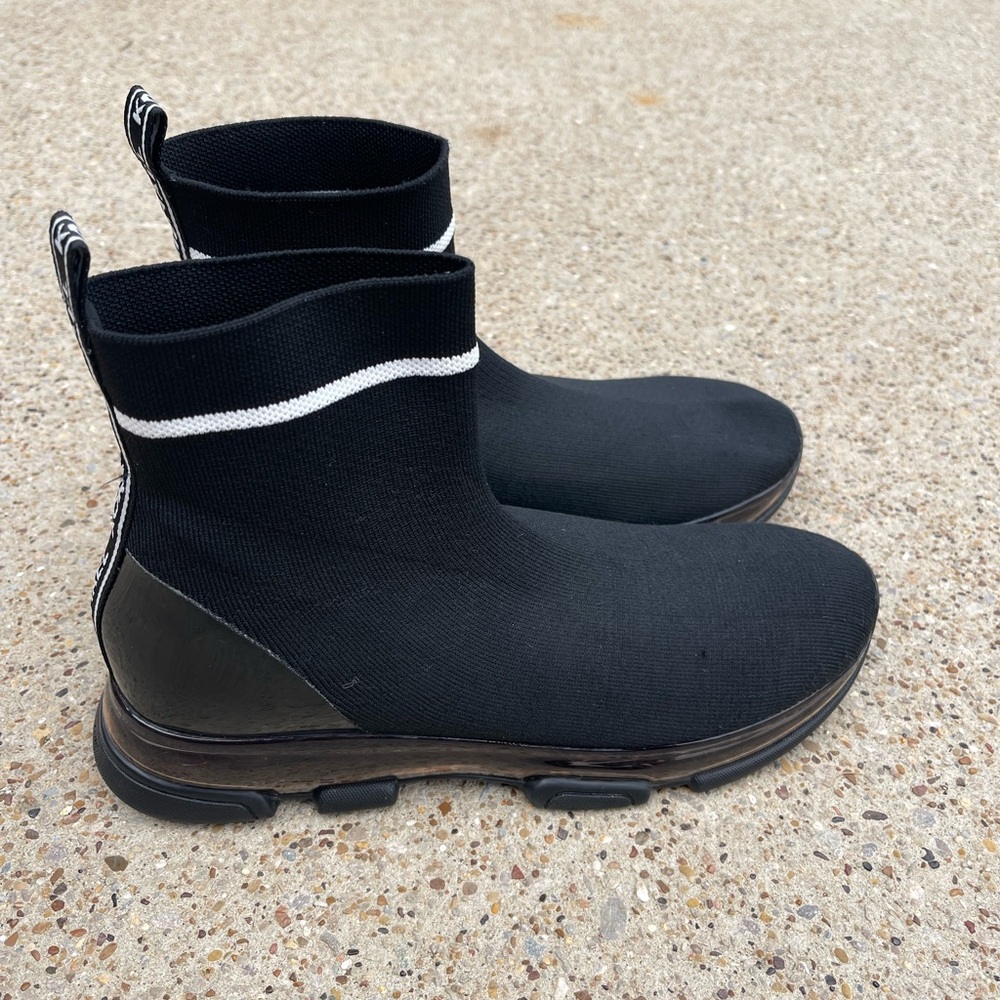 Michael Kors - Kendra High Top Black sneakers. Pre-owned - Clean - Super Comfy!